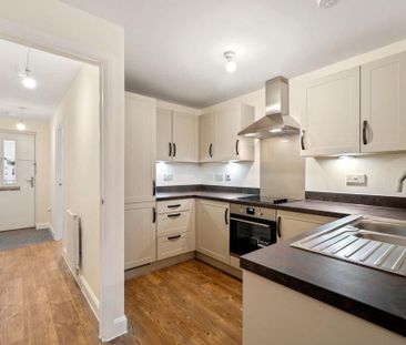 4 bedroom semi-detached house to rent - Photo 1