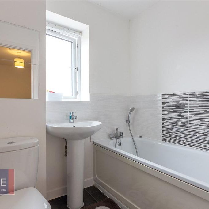 3 bedroom semi-detached house to rent - Photo 1