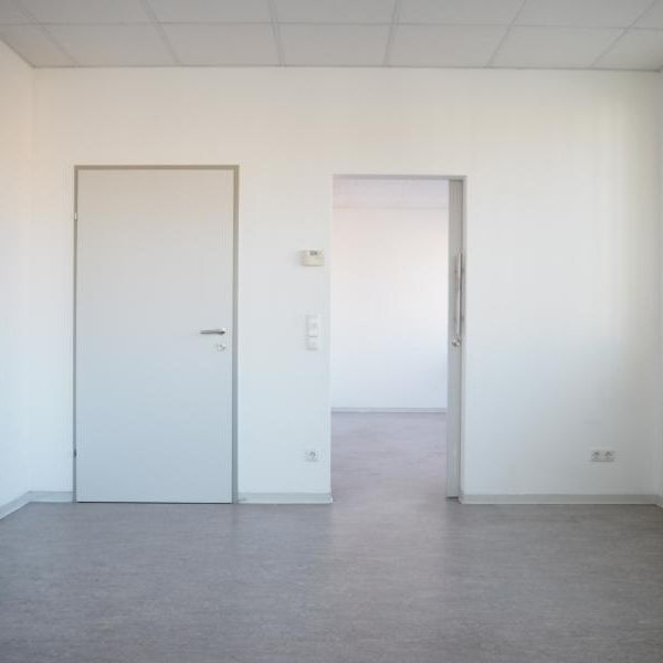 Ärztehaus Linz, Prinz Eugen Straße! Freie Ordination im 2. OG, 2 Räume + Wartebereich + Gemeinschaftsflächen, inkl. Parkflächen, 1 TG-Platz - Photo 1