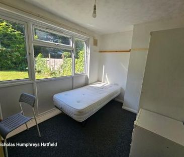 Indells, Hatfield, AL10 - Photo 1