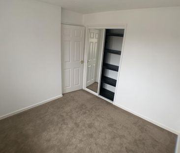 4 bedroom detached house to rent - Photo 3