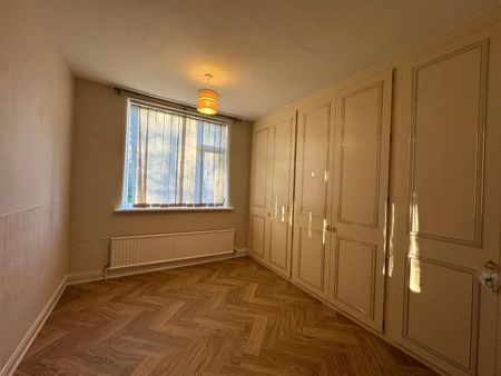 Bird Hall Lane, Stockport SK3, London - Photo 3