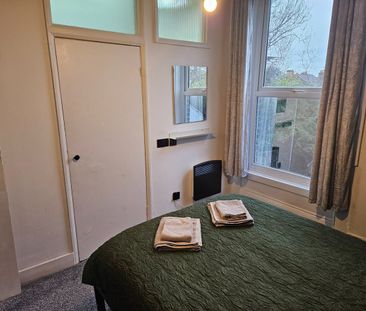 1 Bed Flat, Canham Road, SE25 - Photo 6