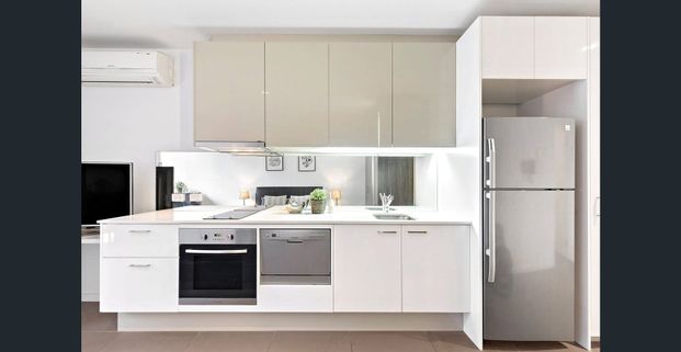 Stylish Studio with City Views & Prime Location - Photo 1