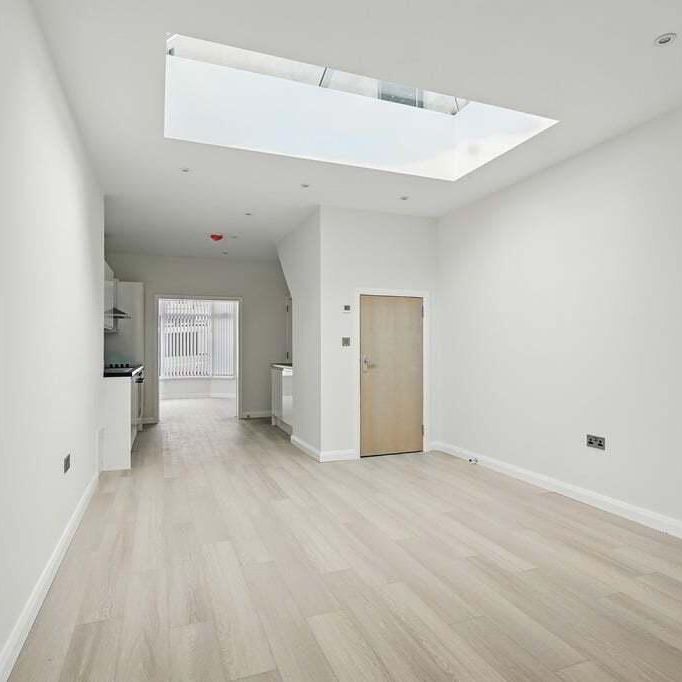 14 Lisburn Avenue, Belfast, BT9 7FX - Photo 1