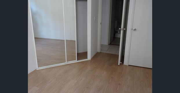 "MODERN 1 BED, 1 Bath, 1 Car - APARTMENT" - Photo 1