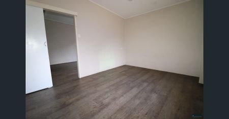 Ground Floor, One Bedroom Unit! - Photo 4