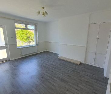 2 bedroom bungalow to rent - Photo 2