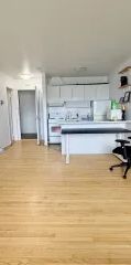 1 room apartment of 81m² in Quebec - Photo 1