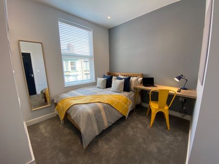 6 Bed End Terrace, Nicander Road, L18 - Photo 3