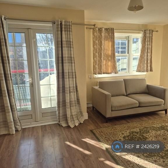 1 bedroom in a flat share to rent - Photo 1