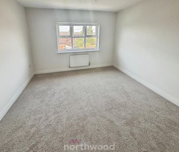 4 bedroom semi-detached house to rent - Photo 6