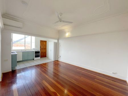 Charming Art deco 2 Bedroom Unit in BSH Catchment - Photo 3