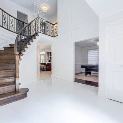 Luxury House in High Demand & Best Area in Toronto. Close to Amenities - Photo 3