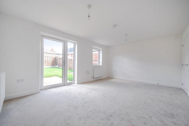 3 bedroom semi-detached house to rent - Photo 1