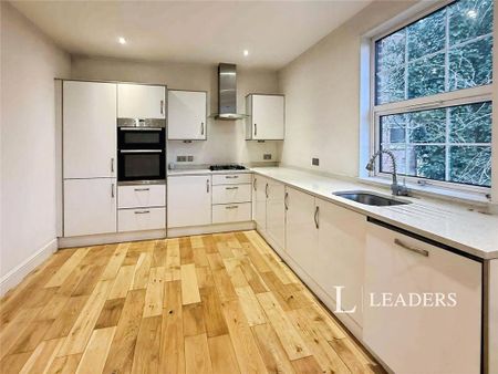 2 bedroom flat to rent - Photo 2