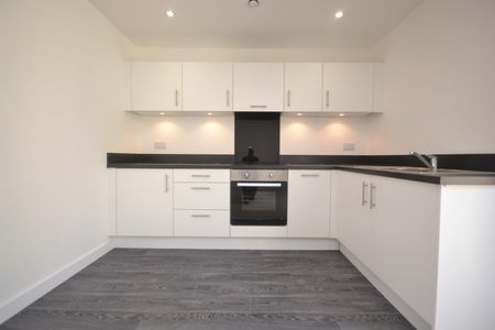 1 bedroom Flat To Let - Photo 2