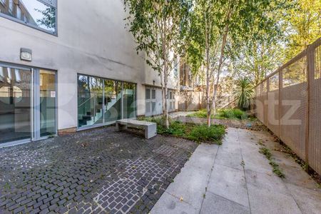 spacious 1 bedroom property within a modern development close to Angel - Photo 5