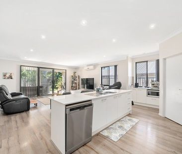 Stunning & Spacious Home in North Lakes - Photo 4