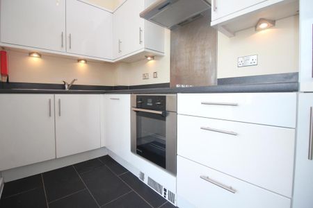 2 bedroom flat to rent - Photo 4