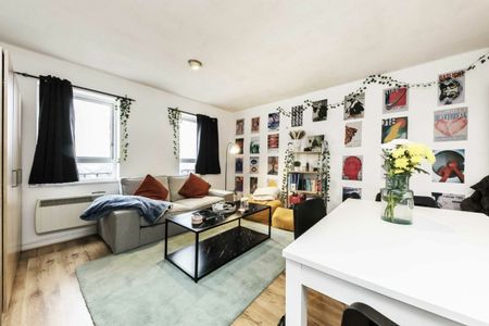 Maplehurst Close - Photo 4