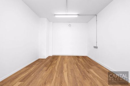 Whitechapel Road, London - Photo 3