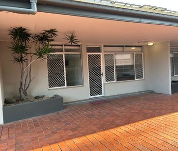 MODERN PARTLY FURNISHED 2 BEDROOM UNIT - OPPOSITE THE BEACH - Photo 1