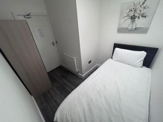 1 bedroom in a house share to rent - Photo 1