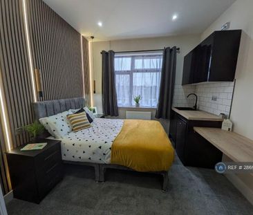1 bedroom in a house share to rent - Photo 4