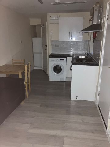 1 Bed Flat, Forest Road, E17 - Photo 4