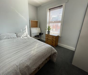 4 bedroom terraced house to rent - Photo 3