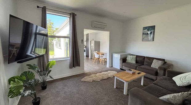 A Christmas Cracker - Photo 1