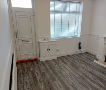 2 bedroom Semi-detached house to rent - Photo 2