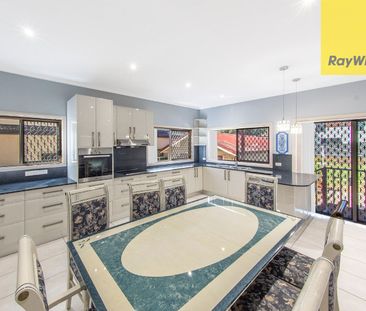 Spacious Five Bedroom 2-Storey Family Living In Leafy Pocket - Photo 6