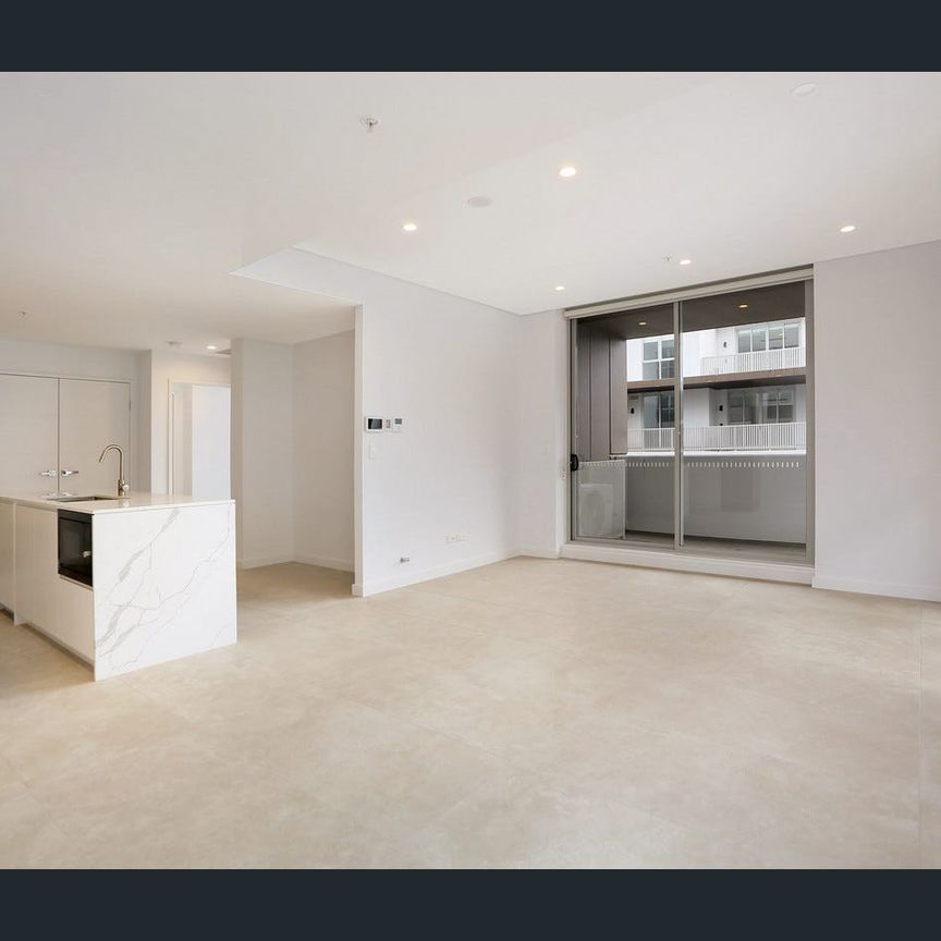 Beautiful 2 Bedroom Apartment - Great Location! - Photo 1