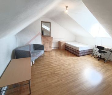 3 Bedroom Flat - Photo 2