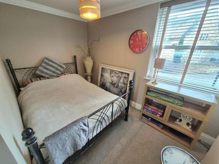 3 bedroom end of terrace house to rent - Photo 3