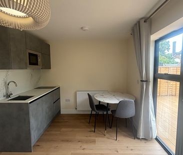 Studio Flat, The Curve, W12 - Photo 6