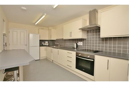 5 bedroom semi-detached house to rent - Photo 5