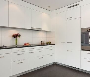 Modern and lake-side living - Your search ends here - Photo 3