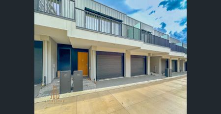 Contemporary Two-Bedroom Townhouse in the Heart of Ivanhoe - Photo 2