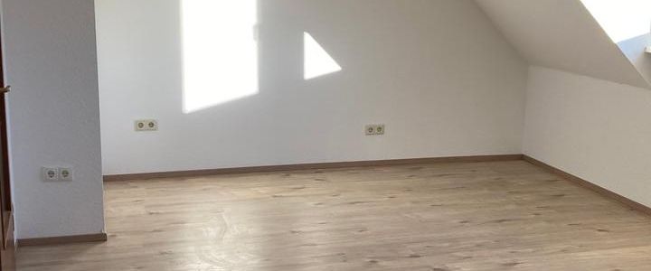 Hell, renoviert, Balkon -neue Einbauküche & Tageslichtbad - Photo 1