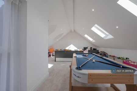 5 bedroom detached house to rent - Photo 5
