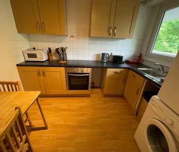 Room in a Shared Flat, Blomfield Court, SW11 - Photo 1