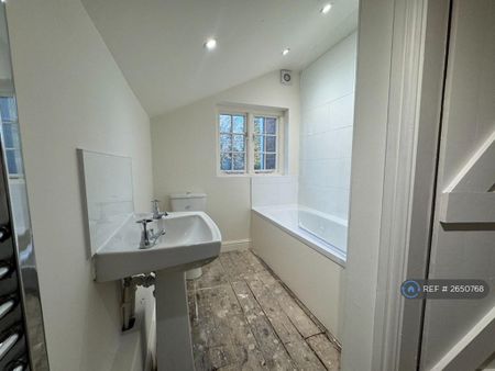 3 bedroom detached house to rent - Photo 4