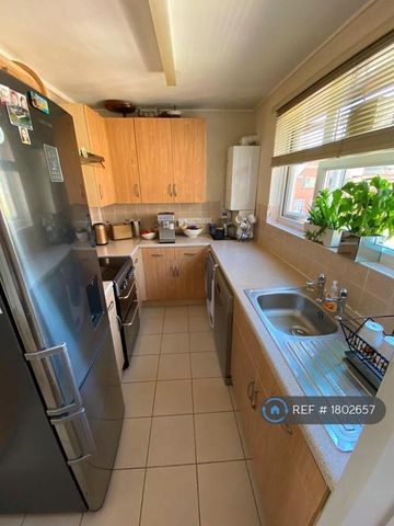 2 bedroom flat to rent - Photo 4
