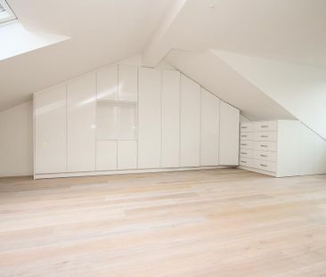 Traumhaftes Dachgeschoss-Loft mit offener Galerie und Einbauküche - Photo 2