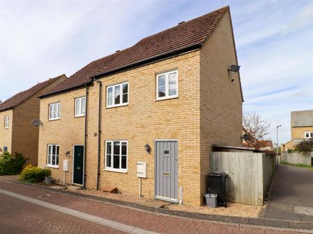 3 bedroom semi-detached house to rent - Photo 5