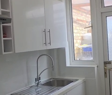 1 bedroom in a house share to rent - Photo 6