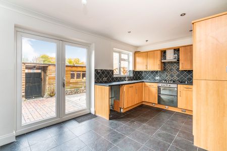 3 bedroom house to rent Lavington Gardens, North Baddesley, Southampton, SO52 - Photo 5